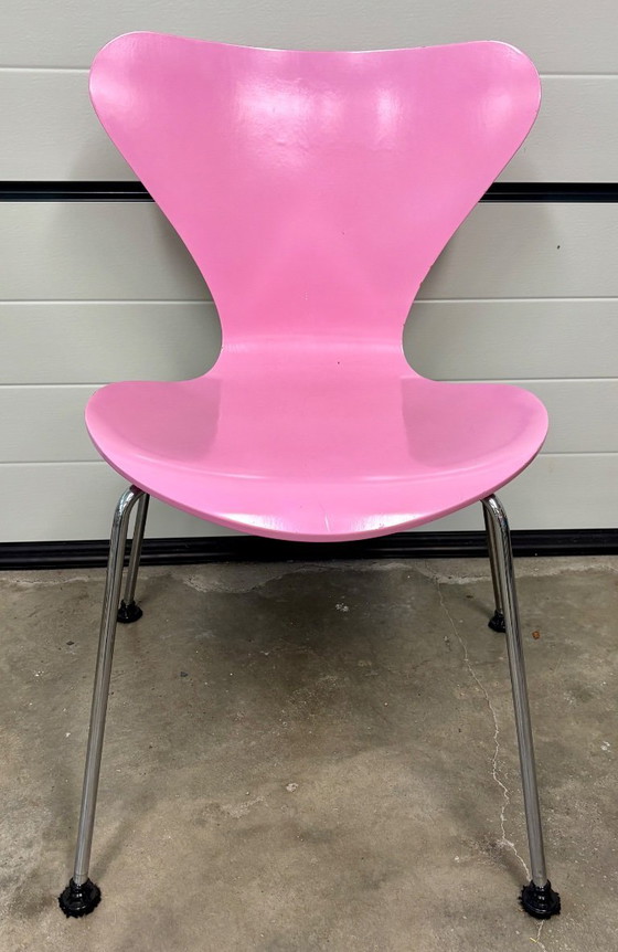 Image 1 of 6xFritz Hansen Series 7 butterfly chairs with Superellips Dining Table B613