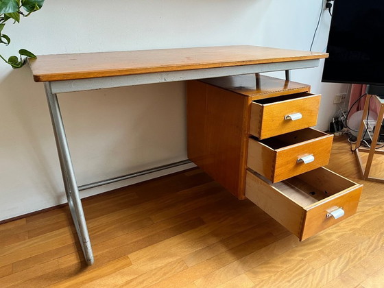 Image 1 of Bureau industriel vintage de style Bauhaus
