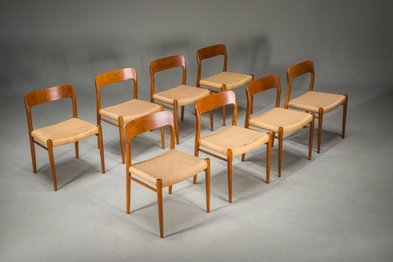 Image 1 of Chaises de salle à manger danoises en teck, modèle 75, par Niels Møller, années 1960, lot de 8