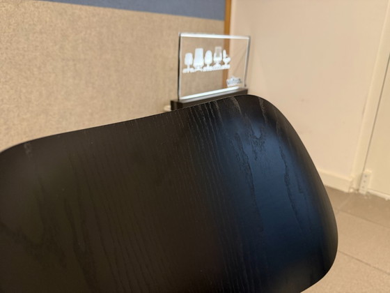 Image 1 of Vitra | Charles & Ray Eames | LCW Lounge Chair | Zwart Essen | 2 stuks