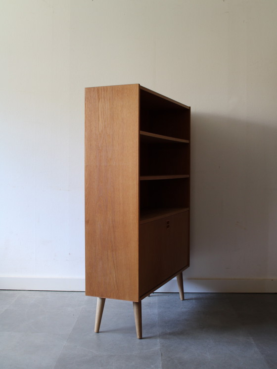 Image 1 of Vintage Deense boekenkast met klep in eiken