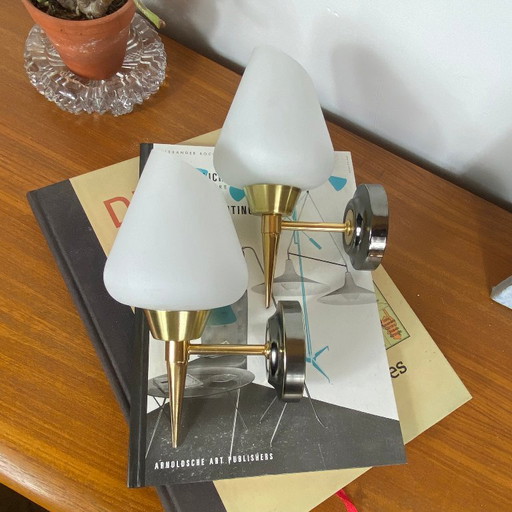 Pair of Vintage Wall Sconces in Gold-Plated Metal and White Opaline Glass Shades – wandlampen