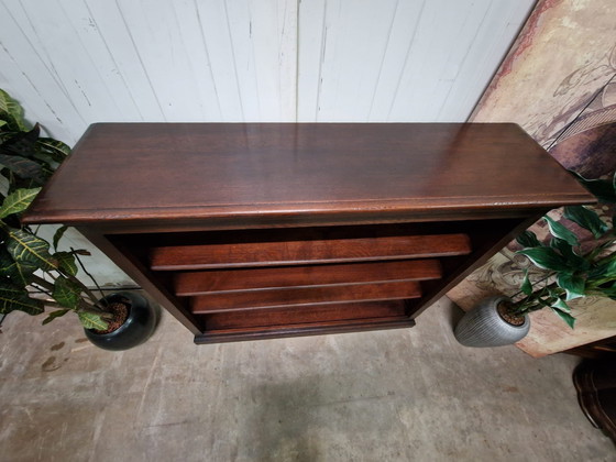 Image 1 of Bibliothèque basse classique, table d'appoint, console murale. 141x38cm et 122cm de haut.
