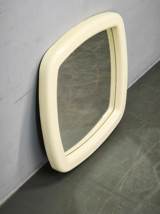 1970er Jahre Italienischer Space Age Creme Kunststoff Quadratischer Wandspiegel (photo 7 of 8)