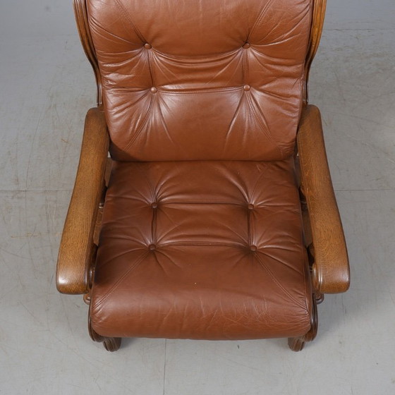 Image 1 of Sessel aus Eiche und Leder – Skandinavisch inspirierter Lounge-Klassiker – Warmer Holz- und Lederkontrast