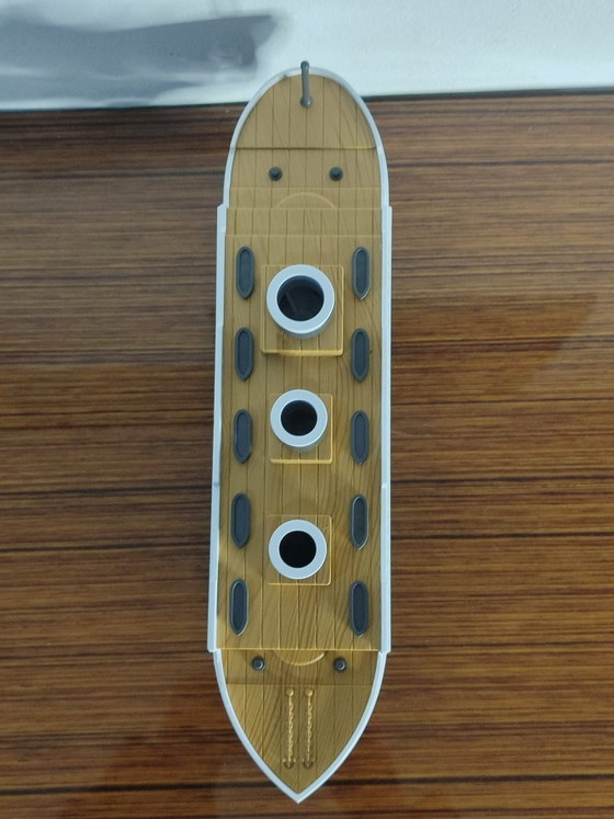 Image 1 of Luftbefeuchter/Lufterfrischer in Form des Schiffs Titanic, 30 cm