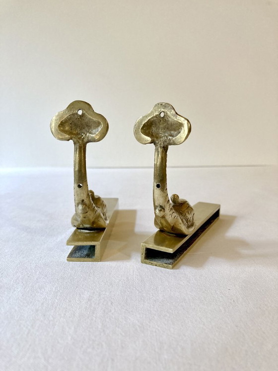 Image 1 of Messing muurbeugels voor een badkamerplank, circa 1950.