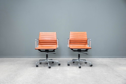 Eames EA117 bureaustoel