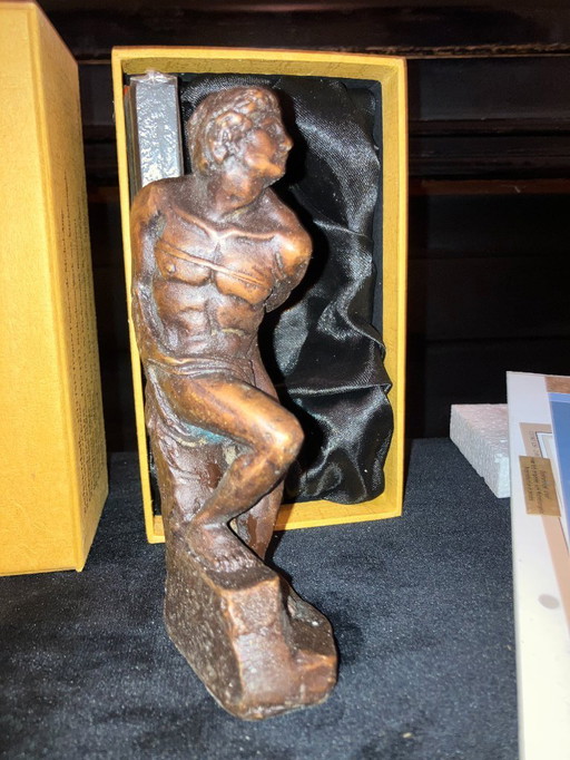 18 figurillas de bronce, obras maestras de la escultura.