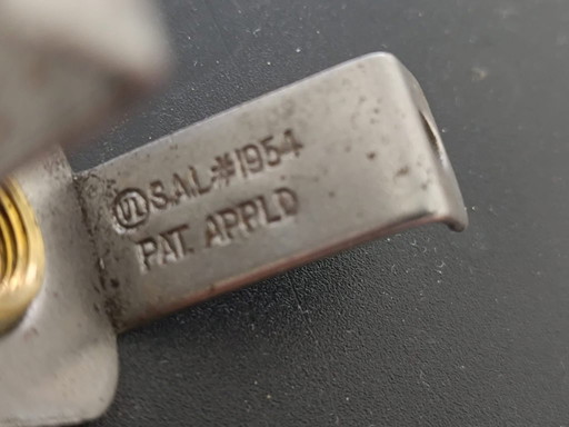 Lampada da tavolo in metallo ottone traforato, 1954