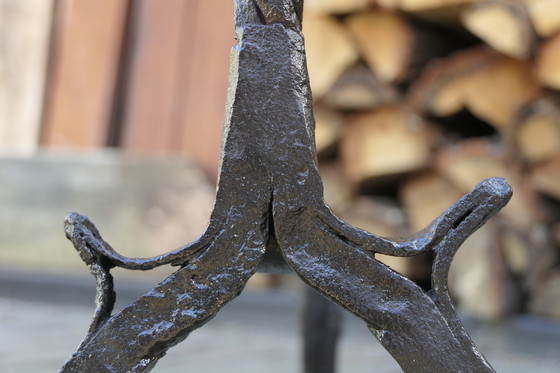 Image 1 of Paire de grands fers à repasser ou boules à feu en fer forgé (Andier)