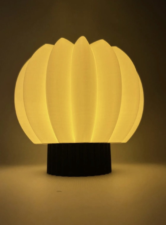Image 1 of Modern designer table lamp | 3D printed | Minimalist LED tea light lamp in black & white