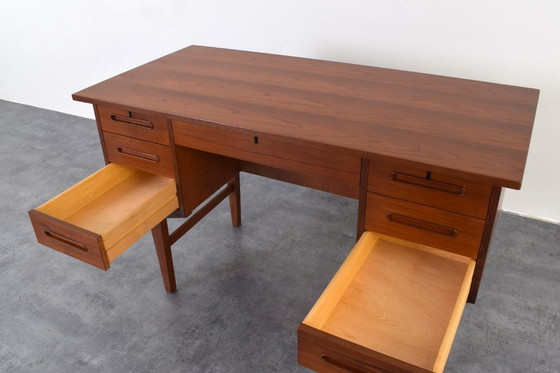 Image 1 of Scrivania direzionale danese in teak di metà secolo, anni '60.