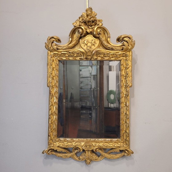 Image 1 of Miroir mural orné d'armoiries, en bois sculpté et doré, Napoléon III, vers 1880 – France