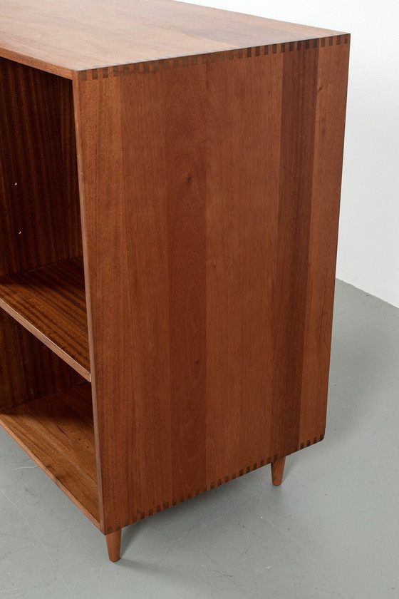 Image 1 of Boekenkastje met mooie houtverbindingen