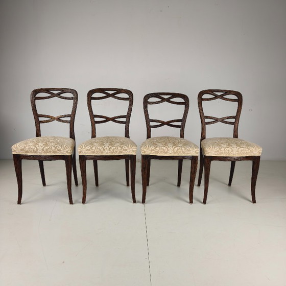 Juego de cuatro sillas de comedor Black Forest de Horrix – Wood (photo 2 of 7)