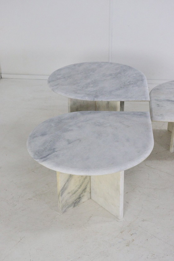 Image 1 of Set di 3 tavolini laterali in marmo, tavolino da caffè a forma di goccia
