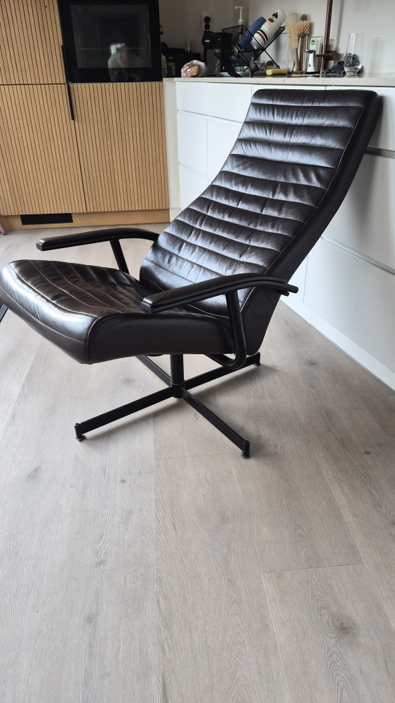 Luxury leather swivel armchair – Swivel chairs, Metal (photo 5 of 5)