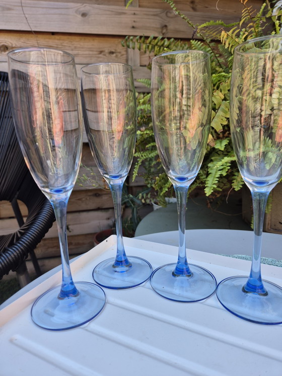 Set Of 8 Vintage Luminarc Azur Champagne Flutes With Original Box – Made In France (Blue Stem) (photo 11 of 15)