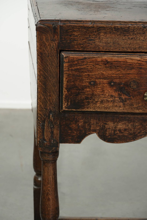 Image 1 of Antiek Engels eikenhouten dressoir met drie lades uit eind 17e/ begin 18e eeuw