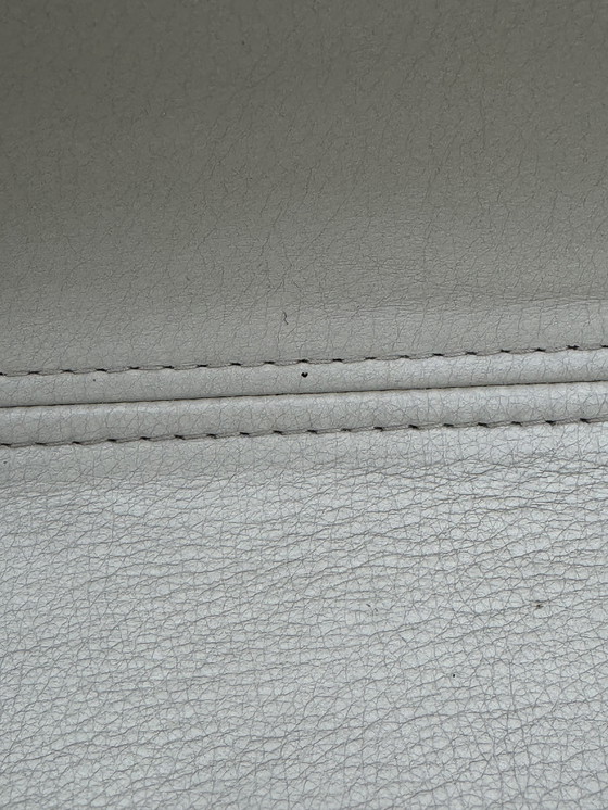 Image 1 of 4 Esszimmerstühle aus Leder Team by Wellis Farbe Beige/Schwarz neuwertig.