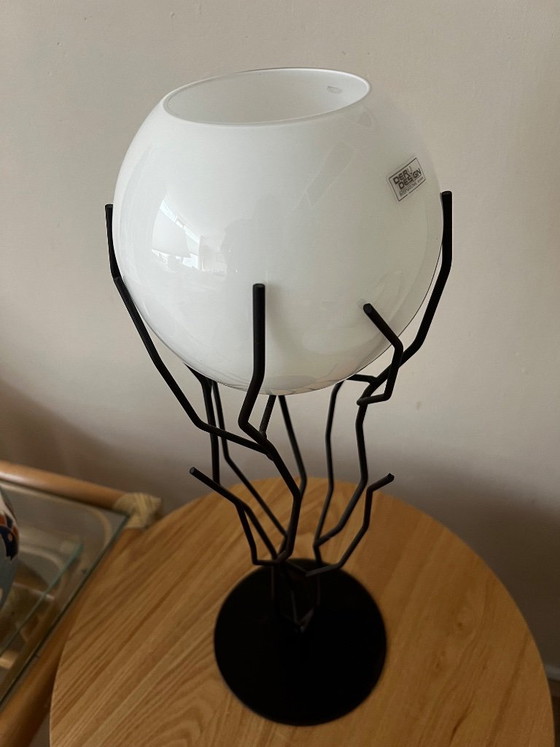 Bijzonder brutalist object met melkglas bol – Deru design, Decoratieve objecten, Iron (photo 5 of 5)