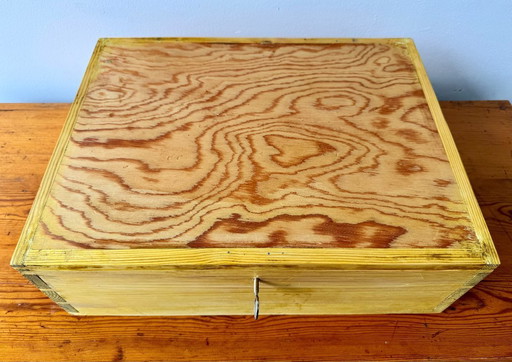 Caja de madera vintage con llave