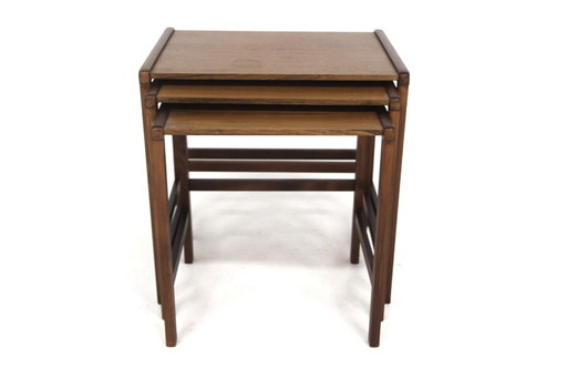 https://www.nordikdna.com/product-page/tables-gigogne-en-teck-suède-1960