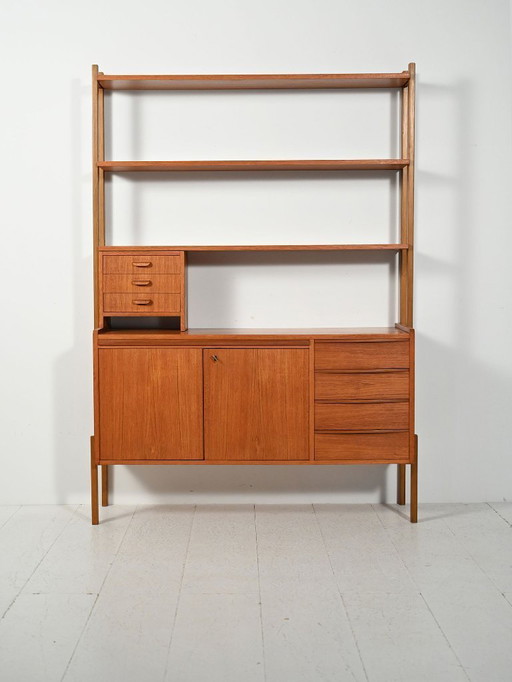Scandinavische teakhouten boekenkast met uitschuifbaar bureau, jaren 1950-1960