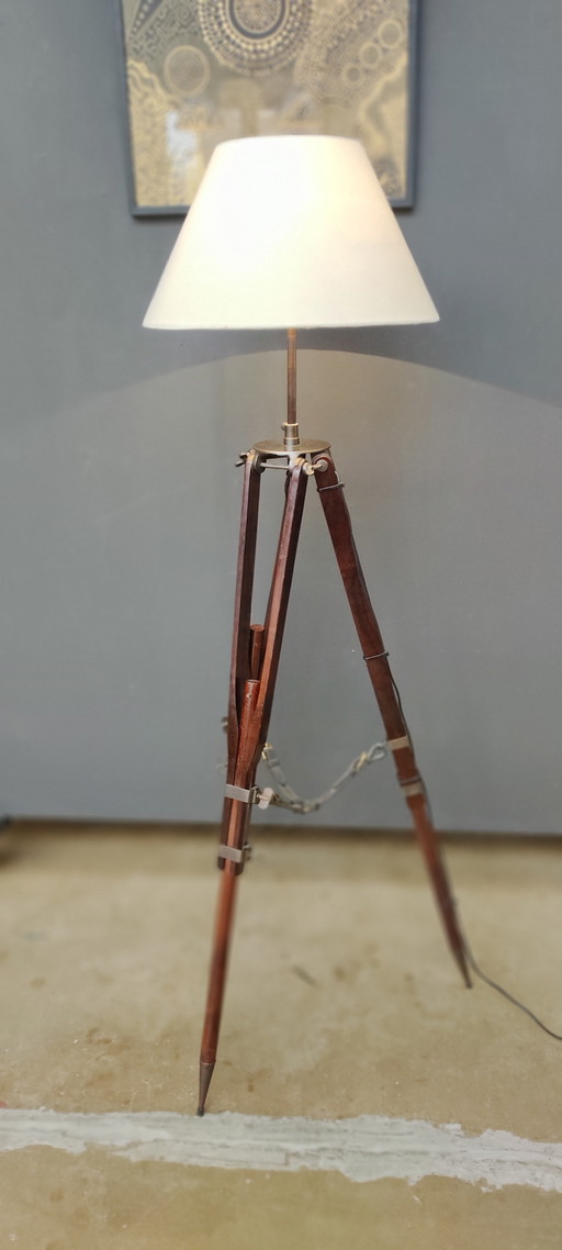Lampada Tripot Vintage/Classica.