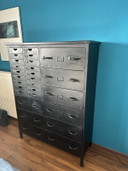 Cassettiera in acciaio nero