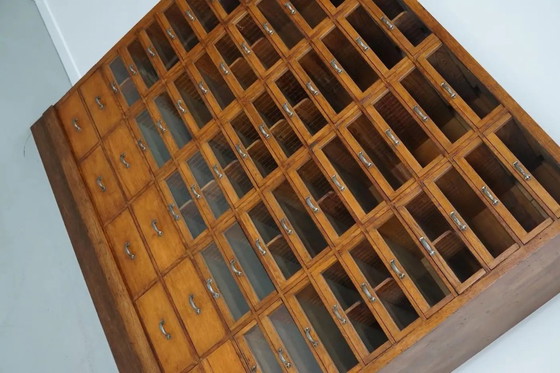 Image 1 of Großer, antiker deutscher Kurzwarenladenschrank aus Eiche, 1940er Jahre