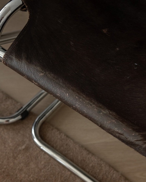 Sillas de comedor cantilever italianas de cromo y piel de vaca, años 70, juego de 4 – Leather (photo 14 of 18)