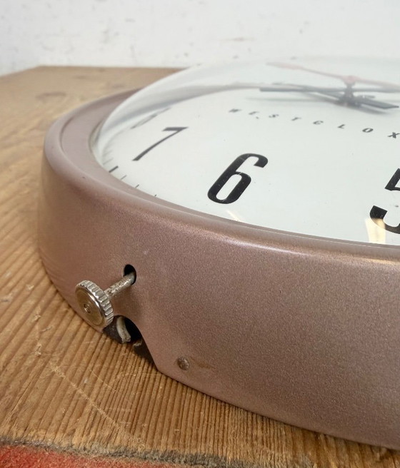 Image 1 of Bruine industriële elektrische wandklok van Westclox, jaren 60