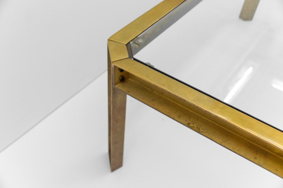 Image 1 of Grande table basse modèle T09 en laiton et verre, par Peter Ghyczy, années 1970