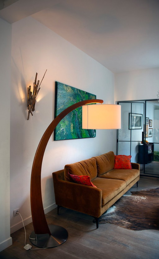 A stunning, original arc lamp from the top Italian brand Natuzzi, model "Luna