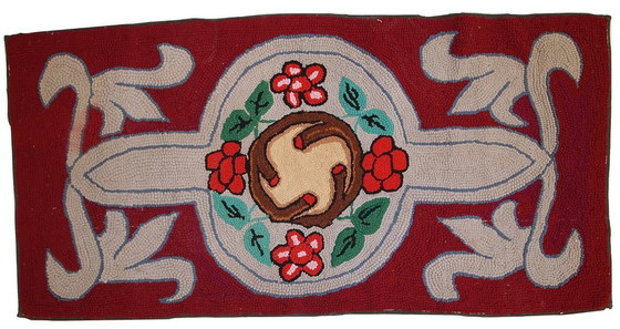 Image 1 of Handgemaakt antiek Amerikaans gehaakt tapijt 2,2' x 4,4' (67 cm x 135 cm) jaren 1930 - 1C341