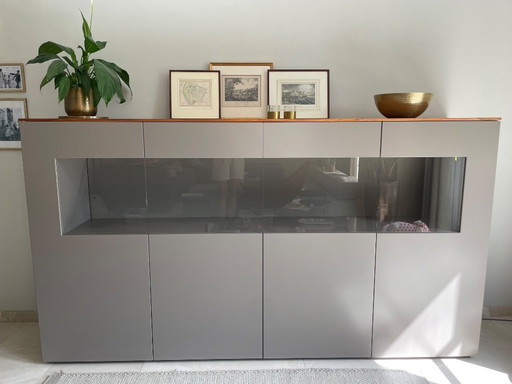 Karat cabinet with lightning