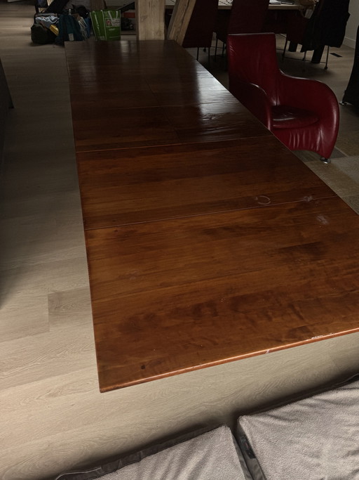 Table de salle à manger en merisier à vendre. Extensible. De 2 m à 2,45 m et 2,90 m.