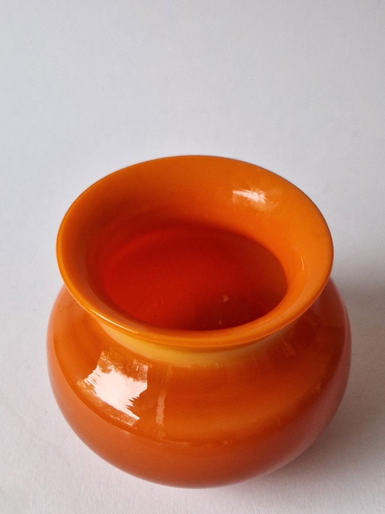 Image 1 of Kosta Boda - Orangefarbene Vase von Erik Höglund - Signiert