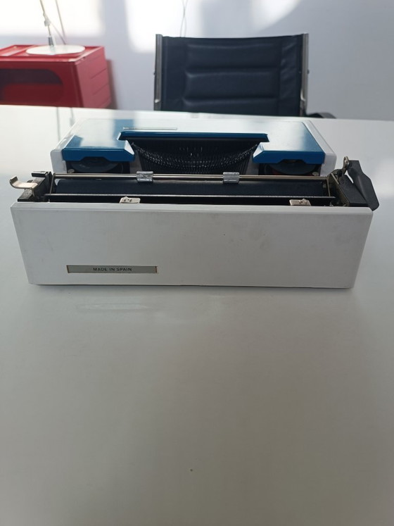 Image 1 of Underwood 315 Typewriter met een futuristisch design