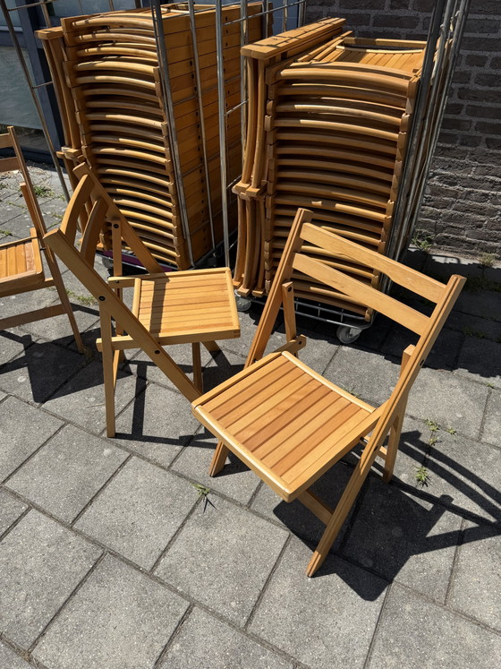 Image 1 of Partij van 53x vintage hardhouten klapstoel ‘80