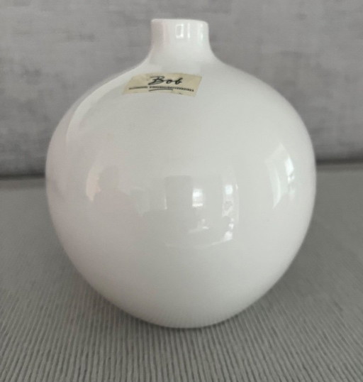 Vase rond blanc de Bob, Special Interior Accessories