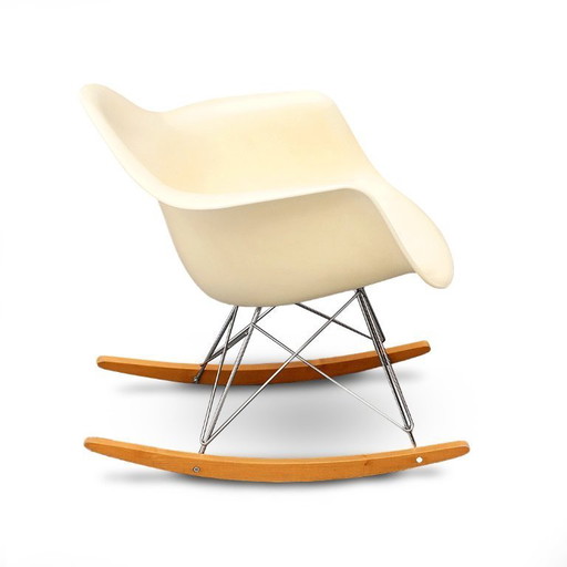 Sedia a dondolo “RAR” di Charles & Ray Eames per Vitra, anni '50