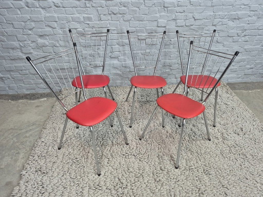 Set aus 5 Vintage Design Küchenstühlen mit Metallspindelrücken und roten Kunstledersitzen, Niederlande, (photo 2 of 6)