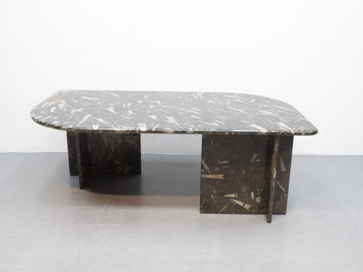 Table basse en marbre fossilisé