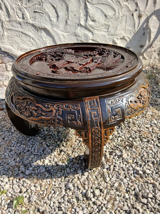 Image 1 of Antieke Chinese handgesneden houten salontafel met glasplaat