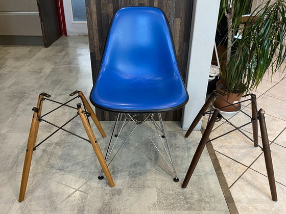 Image 1 of Sedia vintage Eames Herman Miller in vinile blu e fibra di vetro (anni '50, '60, '70)