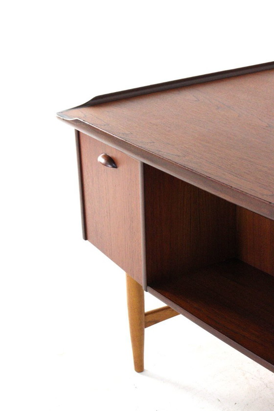 Image 1 of Peter Løvig Nielsen voor Hedensted Møbelfabrik boomerang bureau vintage 