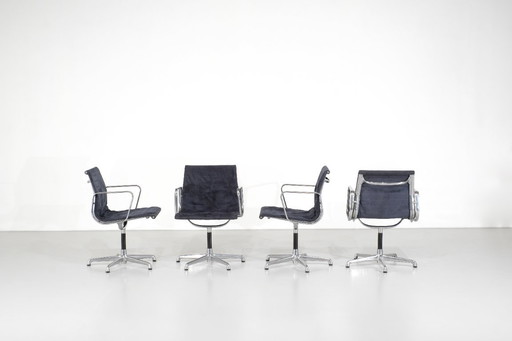 Conjunto de sillones "EA 103" diseñados por Charles Ray Eames para ICF USA, 1969.